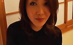 Asian unspecified khiến cô pantyhose gạt và fucked sâu bên trong âm hộ vô tội của mình ...