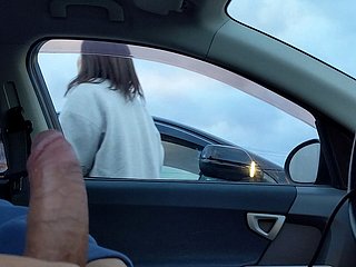 Handjob en el coche