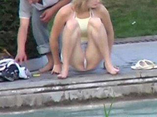Voyeur Snoop Cam จับ upskirts ที่ร้อนแรงมากมายในที่สาธารณะ