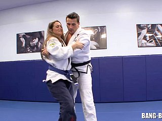 Trener Karate pieprzy swojego ucznia zaraz po walce naziemnej