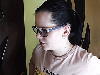 Anna è tornata a casa e ha visto il tradimento