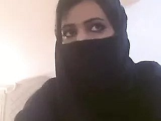 Donne arabe nigh hijab che le mostrano tette