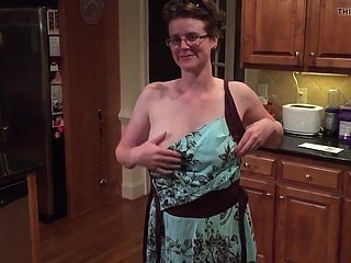Georgia Milf Jessica Strips In Larder