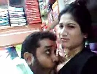Mercado de tecidos paquistaneses chupando