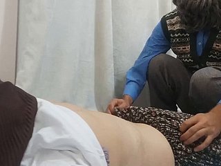 Brodaty profesor pieprzy arabską kobietę turecką