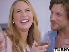 Tushy Junge reiche Mädchen bestraft und Arsch klaffte