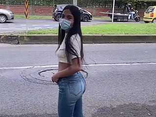 Anak ayam latina yang cukup kecil akhirnya bersetuju untuk keseronokan batang saya dengan pussy dia yang dipangkas
