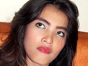 Tranquila asiática traga esperma Cutie