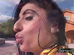 甘美洛佩兹润滑的非洲男孩喜欢大屁股