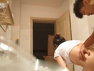 แม่ชาวจีนออกไปนอกราง