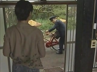 JPN ساعي البريد وربة منزل