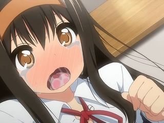 热气腾腾的女生得到她的耳罩充满了巨大的轴