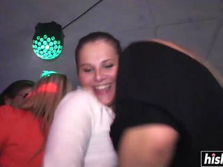 babes Hammer mencuba pelbagai dicks