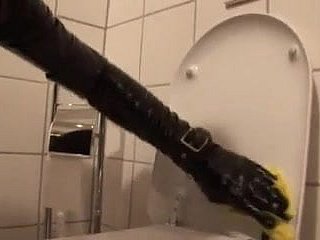 Deutsch Herrin Silvia erzieht ihre Zofe