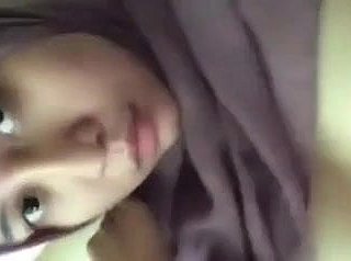 Gorąca i napalona Rich indonezyjski Babe Masturbates