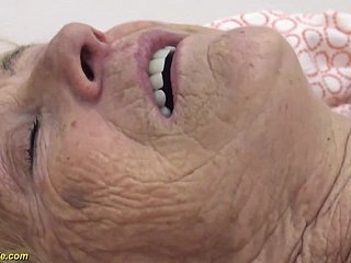 90岁的老奶奶变得粗糙性交
