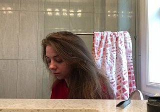 18 pedigree elderly Volleyball player HIDDEN CAMERA go on a toot shower!